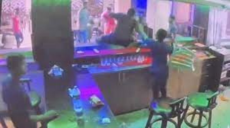 মদের বিল চাওয়ায় বারে ছাত্রলীগের হামলা ভাঙচুর লুট