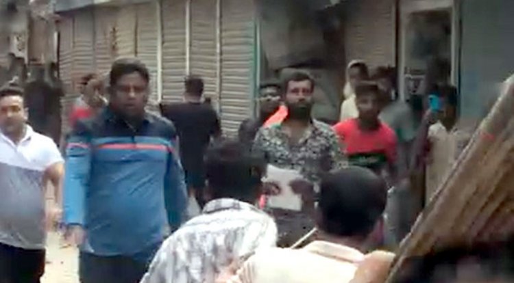 অবৈধ স্ট্যান্ডের আধিপত্য নিয়ে পরিবহন শ্রমিকদের সংঘর্ষ