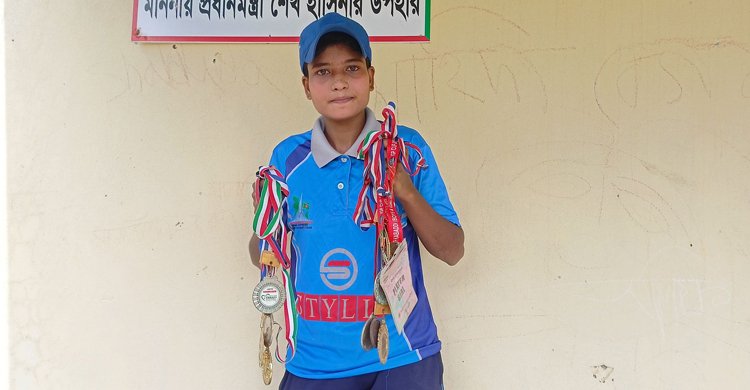 টাকার অভাবে ক্রিকেট ছেড়েছেন অলরাউন্ডার খাদিজা