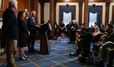 অল্পের জন্য শাটডাউন এড়ালো যুক্তরাষ্ট্র