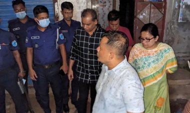 বিছানায় পড়েছিল মা-ছেলের মরদেহ, পাশের ঘরে বাবার