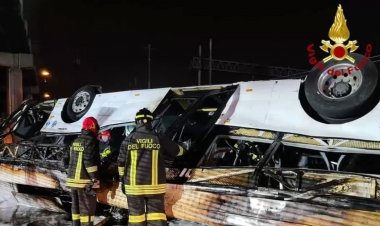 ইতালিতে ফ্লাইওভার থেকে নিচে পড়ল বাস, নিহত অন্তত ২১