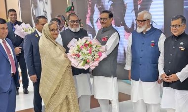 যুক্তরাষ্ট্র-যুক্তরাজ্যে ১৬ দিনের সফর শেষে ফিরেছেন প্রধানমন্ত্রী