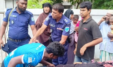 সন্তানকে ডাক্তারের কাছে নেওয়ার পথে সড়কে প্রাণ গেল মায়ের