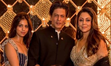 বলিউডে অভিষেকের দিন বাবা-মাকে স্মরণ করলেন শাহরুখকন্যা