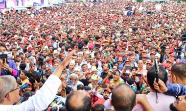 রাস্তায় রাস্তায় মানুষের ঢল