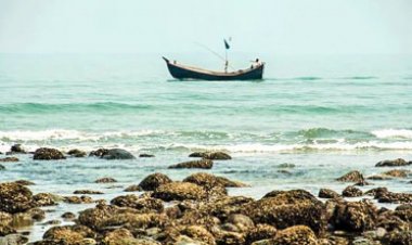 ডাল–ভাত খেয়েই থাকছেন সেন্ট মার্টিনে আটকে পড়া ৩ শতাধিক পর্যটক