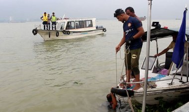 মেঘনায় ট্রলারডুবি: মায়ের মরদেহ উদ্ধার, খোঁজ মেলেনি দুই মেয়ের