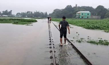 বৃষ্টিতে রেললাইনের মাটি সরে কিশোরগঞ্জে ট্রেন চলাচল বন্ধ