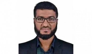 মোটরসাইকেলে ট্রাকচাপায় চিকিৎসক নিহত
