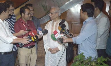৫২ বছরেও সুষ্ঠু নির্বাচন পদ্ধতিতে আসতে পারেনি বাংলাদেশ: মার্কিন প্রতিনিধিদলকে সুজন সম্পাদক