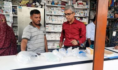 বেশি দামে স্যালাইন বিক্রি, ফার্মেসিকে জরিমানা