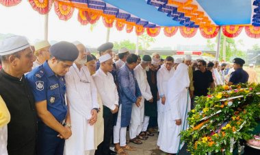 মা-বাবার কবরের পাশে চিরনিদ্রায় শায়িত সাবেক এমপি মাহমুদুর রহমান