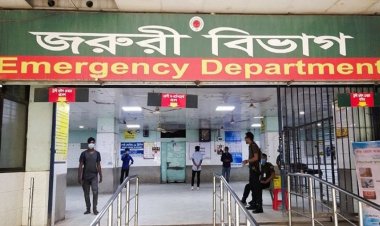 অটোরিকশার ধাক্কায় মায়ের কোল থেকে পড়ে শিশুর মৃত্যু