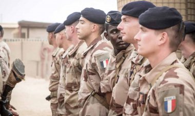 ছুরিকাঘাতে নিহত শিক্ষক দেশজুড়ে ৭ হাজার সেনা মোতায়েন করছে ফ্রান্স