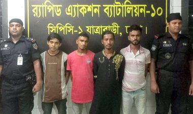 চাকুর ভয় দেখিয়ে পথচারীদের টাকা-মোবাইল কেড়ে নিতেন তারা