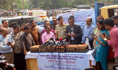 ঢাকায় ট্রাকে করে ১২ টাকায় ডিম বিক্রি শুরু