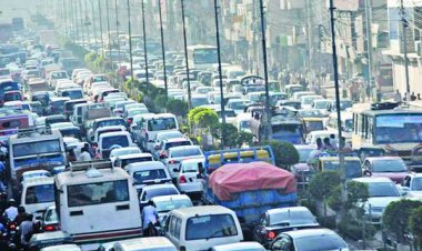 যানজটে থমকে আছে পল্টন-মতিঝিল, দুর্ভোগে যাত্রীরা