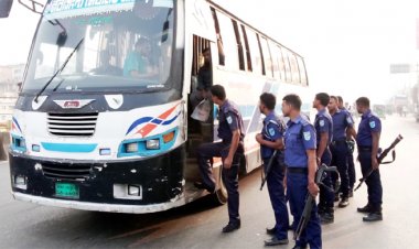 ঢাকা-চট্টগ্রাম মহাসড়কে গাড়ি থামিয়ে পুলিশের তল্লাশি