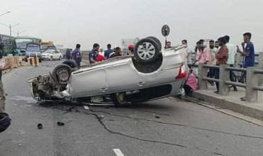 ফাঁকা কাঁচপুর ব্রিজে উল্টে গেল গাড়ি