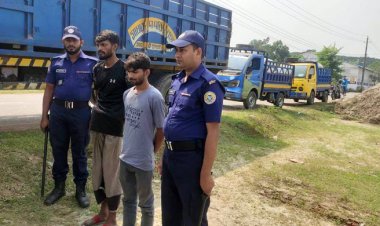 নলছিটিতে ১৬০ বস্তা পলিথিন জব্দ, জরিমানা