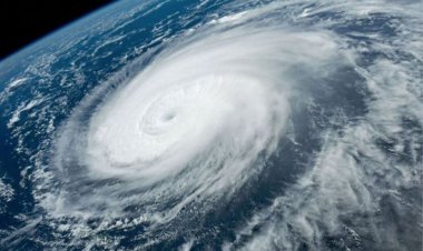 ধেয়ে আসছে শক্তিশালী ঘূর্ণিঝড় ‘তেজ’