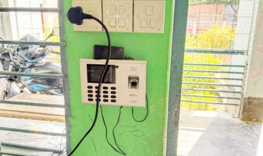 ফরিদপুরে কাজে আসছে না ৩১ লাখ টাকায় কেনা ডিজিটাল হাজিরা যন্ত্র