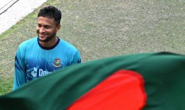 দেশে আসা নিয়ে সাকিবের সমালোচনায় শেন বন্ড