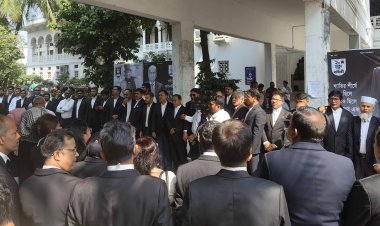 হরতালের সমর্থনে সুপ্রিম কোর্টে আইনজীবীদের বিক্ষোভ