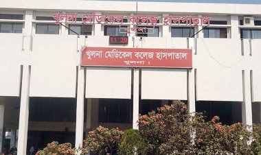 খুলনায় সড়কে প্রাণ গেল পুলিশ সদস্যের