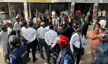 হরতালের মিছিল থেকে ৫ আইনজীবী আটক