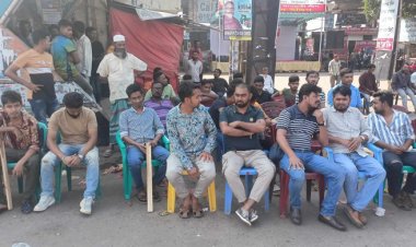 রাজধানীতে বাঁশ-লাঠি হাতে সতর্ক আওয়ামী লীগ