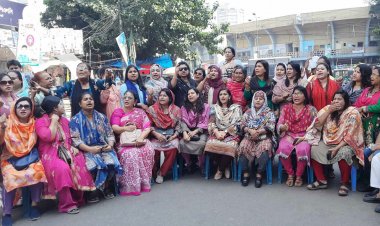 লিলির নেতৃত্বে সতর্ক অবস্থানে যুব মহিলা লীগের নেতাকর্মীরা