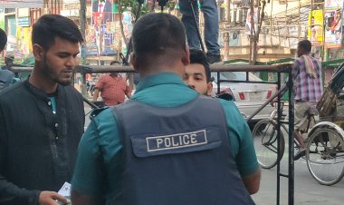 বিএনপি কার্যালয়ের সামনে সন্দেহভাজনদের পুলিশের তল্লাশি