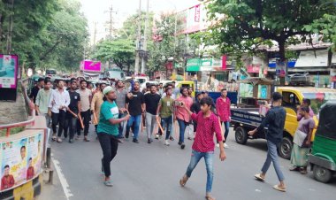 চট্টগ্রামে বিএনপি কার্যালয়ের সামনে লাঠিসোঁটা নিয়ে আ.লীগের মিছিল