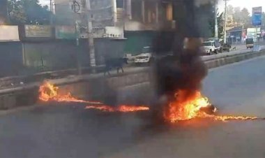 খাগড়াছড়িতে গাছের গুঁড়ি ফেলে টায়ার জ্বালিয়ে পিকেটিং