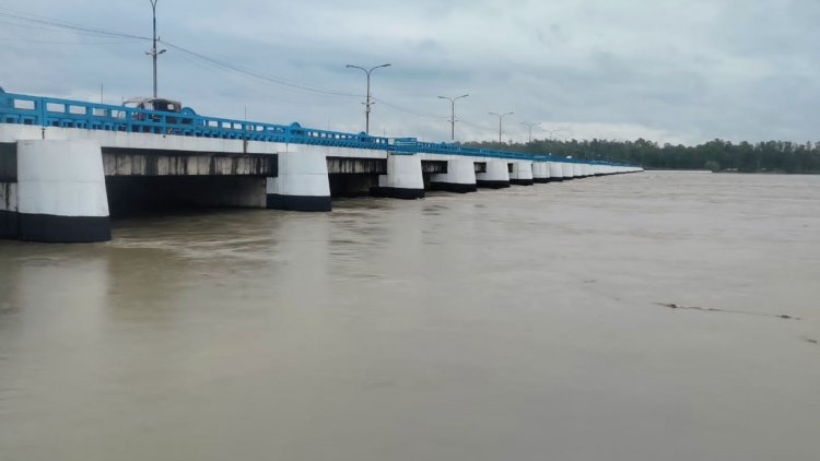 বিপৎসীমার ওপরে তিস্তার পানি, নদীপাড়ের মানুষকে সতর্ক করতে মাইকিং