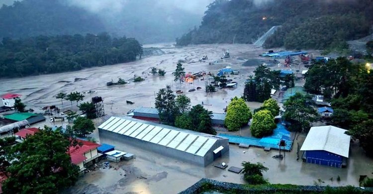 জলপাইগুড়িতে পানির স্রোতে ভেসে আসছে মরদেহ