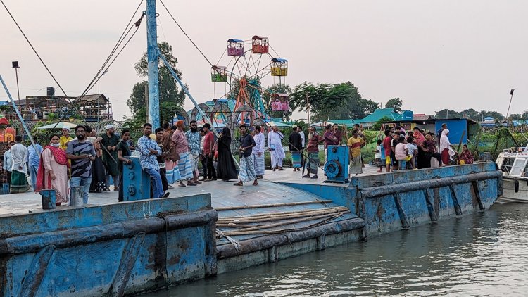 মেঘনায় ট্রলারডুবির ঘটনায় এক শিশুর মরদেহ উদ্ধার, এখনও নিখোঁজ ৪