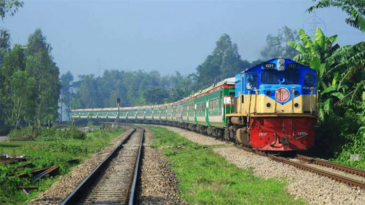 ট্রেন থেকে নামার সময় পা হারালেন এক নারী