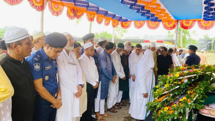 মা-বাবার কবরের পাশে চিরনিদ্রায় শায়িত সাবেক এমপি মাহমুদুর রহমান