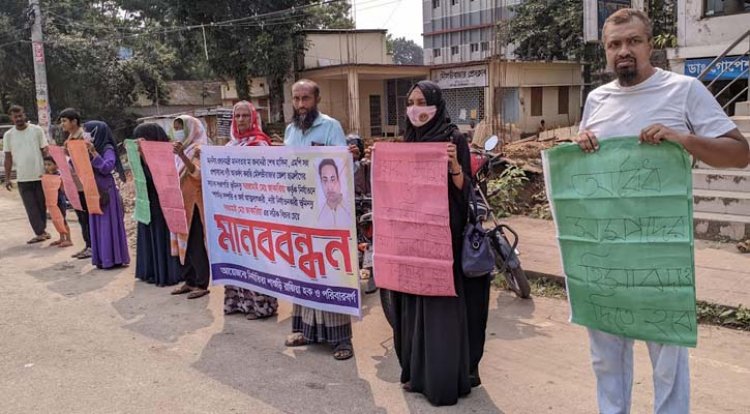 সম্পত্তি হাতিয়ে নিলেন মেয়ের জামাই, শাশুড়ির মানববন্ধন