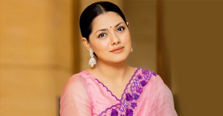 দেশে ফিরেই সবার ভালোবাসায় বিস্মিত তিশা