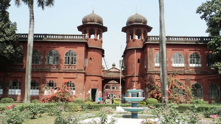 শহীদুল্লাহ হলের সামনে ফুটপাত থেকে মরদেহ উদ্ধার