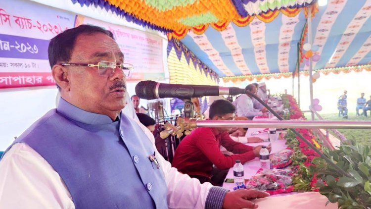 শিক্ষার্থীদের আত্মবিশ্বাসী করে গড়ে তুলতে হবে : খাদ্যমন্ত্রী