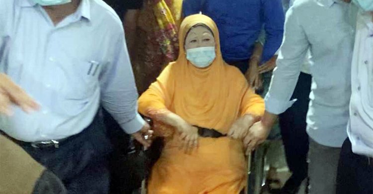 অস্ত্রোপচারের পর আইসিইউতে পর্যবেক্ষণে খালেদা জিয়া