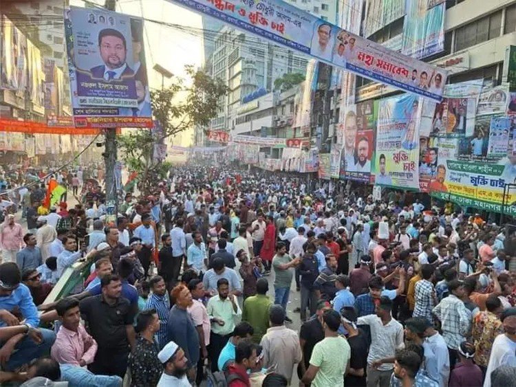 জনসমুদ্র নয়াপল্টন এলাকা, আসছে মিছিলের স্রোত