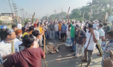 আড়াইহাজারে কাভার্ডভ্যান-ট্রাক-অটোরিকশা ভাঙচুর