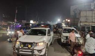 পুলিশ-বিজিবির নিরাপত্তায় কক্সবাজার ছাড়লেন আটকেপড়া পর্যটকরা