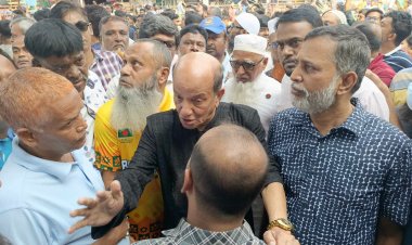 শ্রমিকদের তোপের মুখে প্রতিমন্ত্রী কামাল মজুমদার